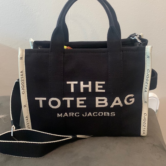 Marc Jacobs Handbags - Marc Jacobs medium Tote bag